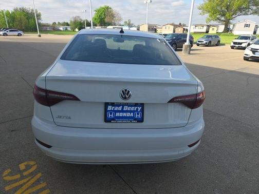 Pure White 2021 Volkswagen Jetta 1.4T SE