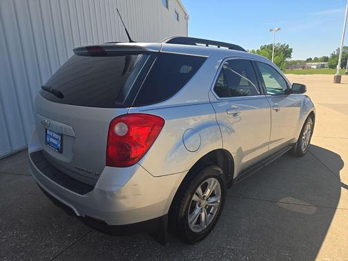 Silver Ice Metallic 2011 Chevrolet Equinox LT
