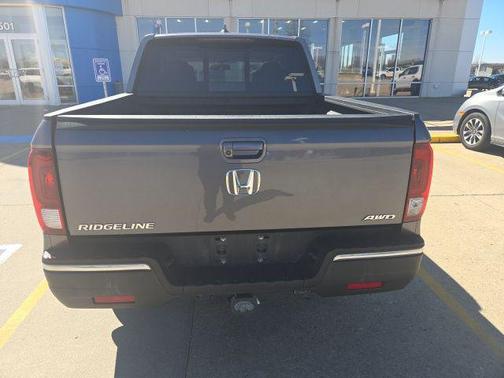 Modern Steel Metallic 2019 Honda Ridgeline RTL