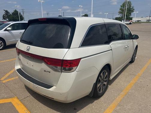 White Diamond Pearl 2016 Honda Odyssey Touring Elite
