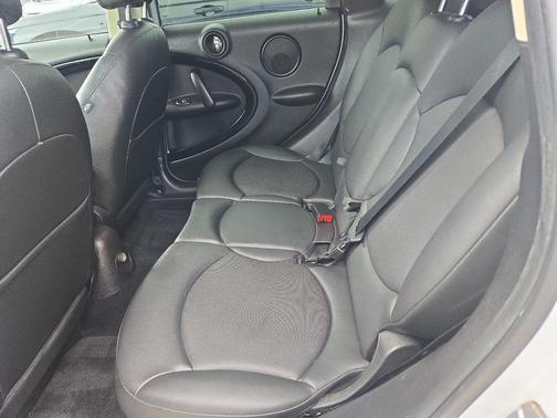 Light White 2013 MINI Countryman Cooper