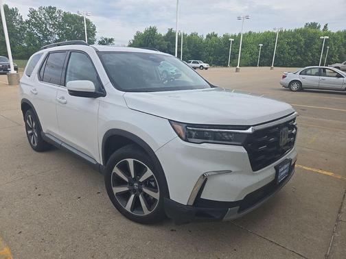 Platinum White 2024 Honda Pilot Touring 8-Passenger