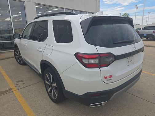 Platinum White 2024 Honda Pilot Touring 8-Passenger