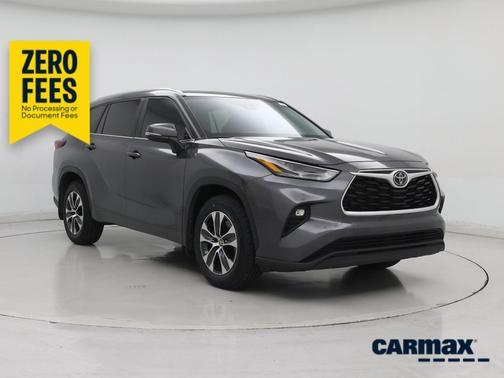 Gray 2024 Toyota Highlander XLE