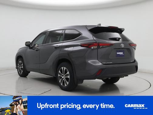 Gray 2024 Toyota Highlander XLE