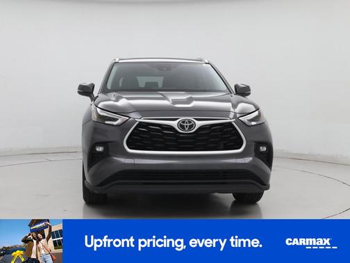 Gray 2024 Toyota Highlander XLE
