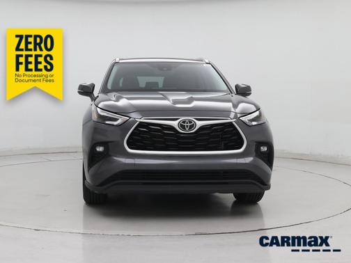 Gray 2024 Toyota Highlander XLE