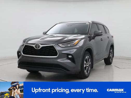 Gray 2024 Toyota Highlander XLE