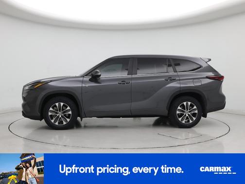 Gray 2024 Toyota Highlander XLE