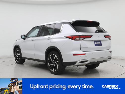 White 2024 Mitsubishi Outlander SE