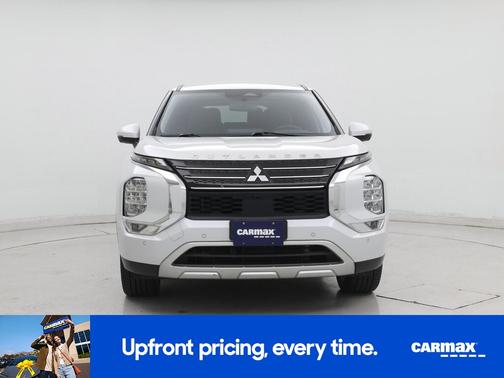 White 2024 Mitsubishi Outlander SE