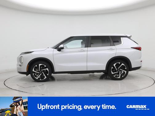 White 2024 Mitsubishi Outlander SE