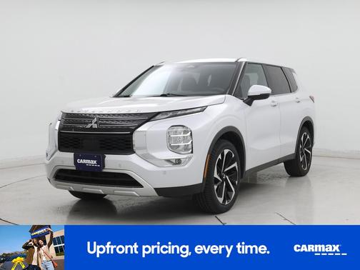 White 2024 Mitsubishi Outlander SE