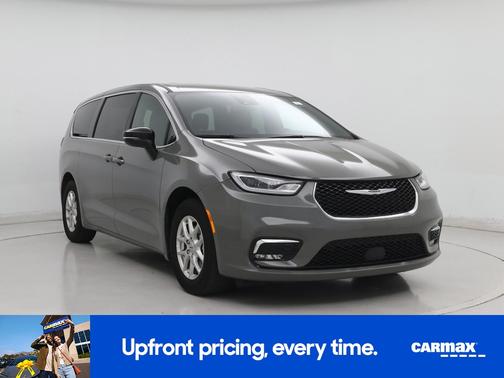 Gray 2025 Chrysler Pacifica Select