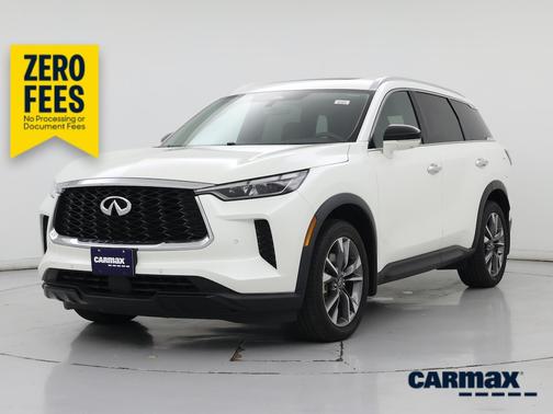 White 2023 INFINITI QX60 Luxe