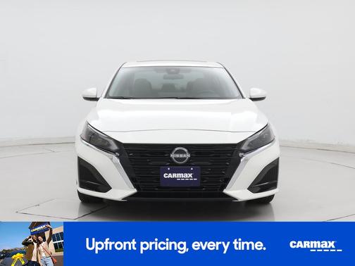 White 2023 Nissan Altima SV