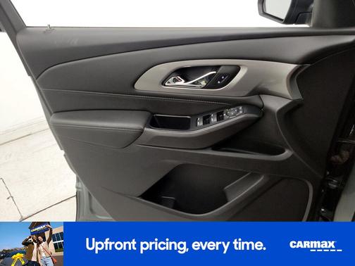 Green 2022 Chevrolet Traverse LT Cloth