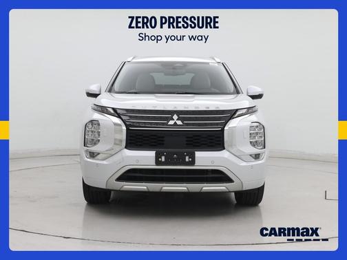 White 2023 Mitsubishi Outlander SEL