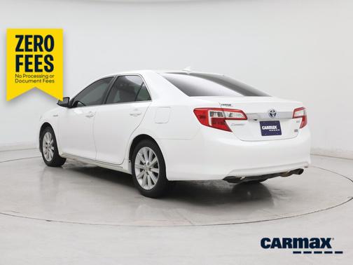 White 2014 Toyota Camry Hybrid XLE