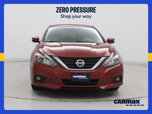 Red 2016 Nissan Altima SL