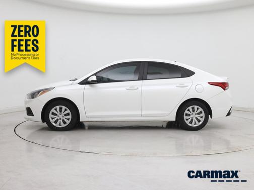 White 2022 Hyundai Accent SE