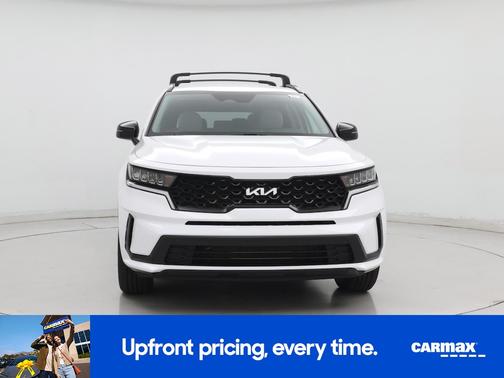 White 2022 Kia Sorento S