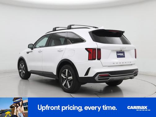White 2022 Kia Sorento S