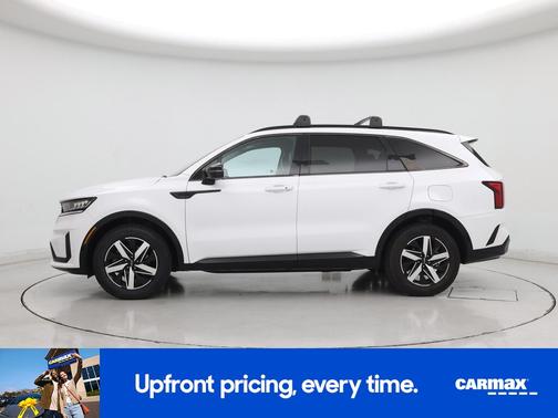 White 2022 Kia Sorento S