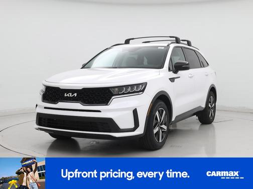 White 2022 Kia Sorento S