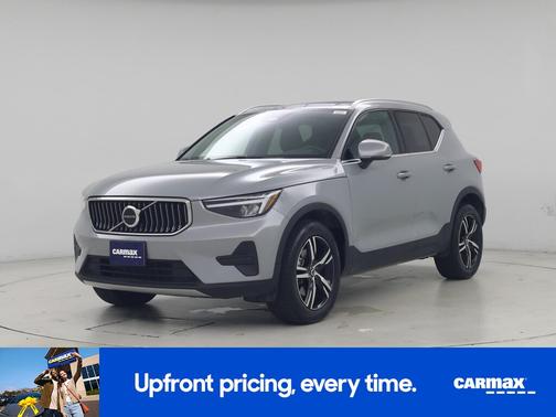 2025 Volvo XC40 B5 Core Bright Theme