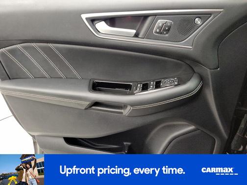 Black 2019 Ford Edge ST