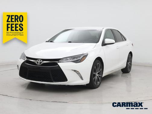 White 2015 Toyota Camry XSE