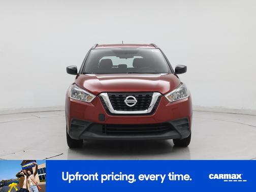 Red 2019 Nissan Kicks SV