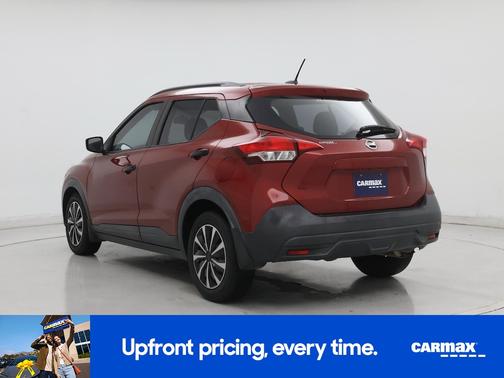 Red 2019 Nissan Kicks SV