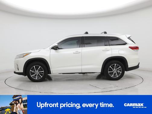 White 2017 Toyota Highlander XLE