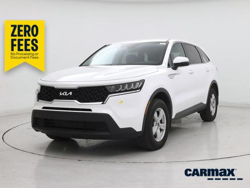 White 2023 Kia Sorento LX