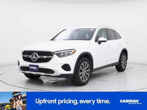 White 2023 Mercedes-Benz GLC 300