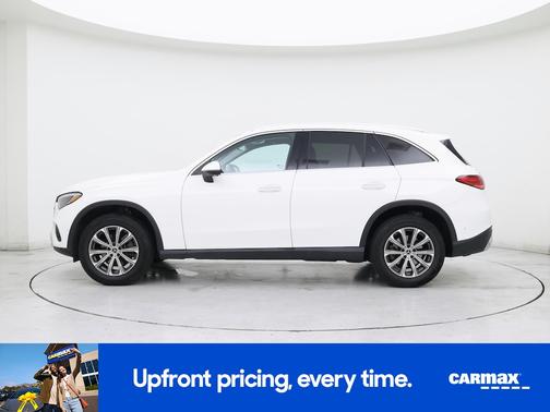 White 2023 Mercedes-Benz GLC 300