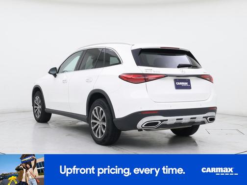 White 2023 Mercedes-Benz GLC 300