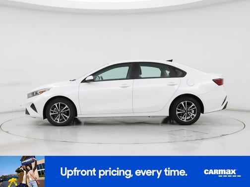 White 2024 Kia Forte LXS