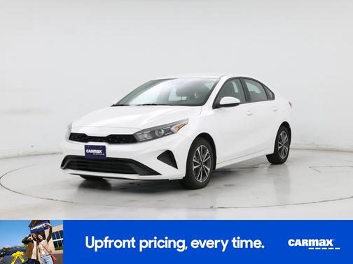 White 2024 Kia Forte LXS