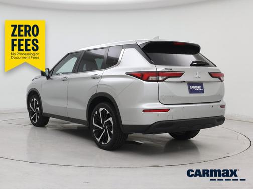 Silver 2023 Mitsubishi Outlander SE