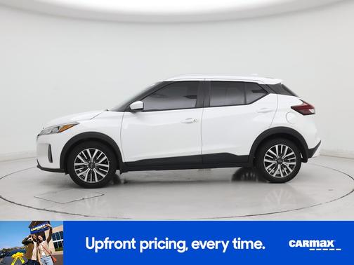 White 2023 Nissan Kicks SV