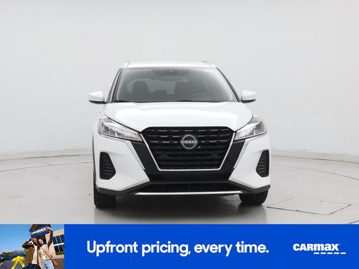 White 2023 Nissan Kicks SV