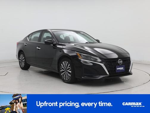 Black 2023 Nissan Altima SV