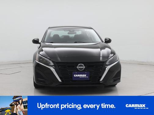Black 2023 Nissan Altima SV