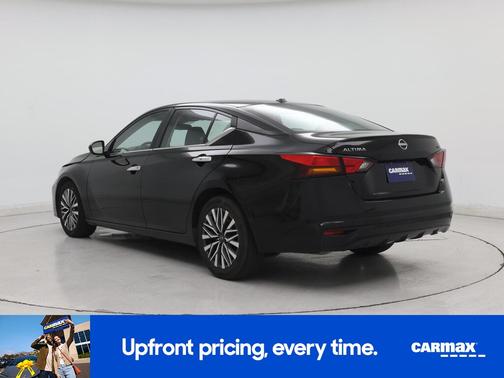 Black 2023 Nissan Altima SV