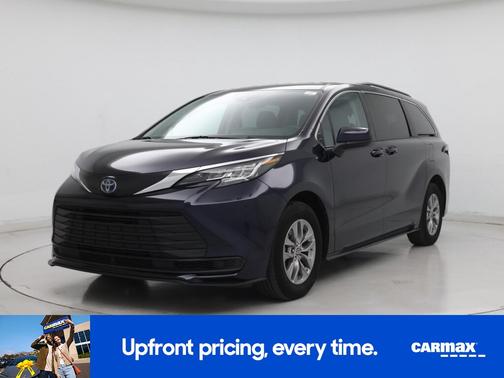 2022 Toyota Sienna LE