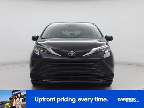 2022 Toyota Sienna LE