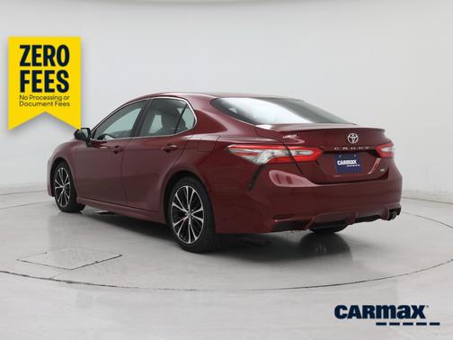 Red 2018 Toyota Camry SE